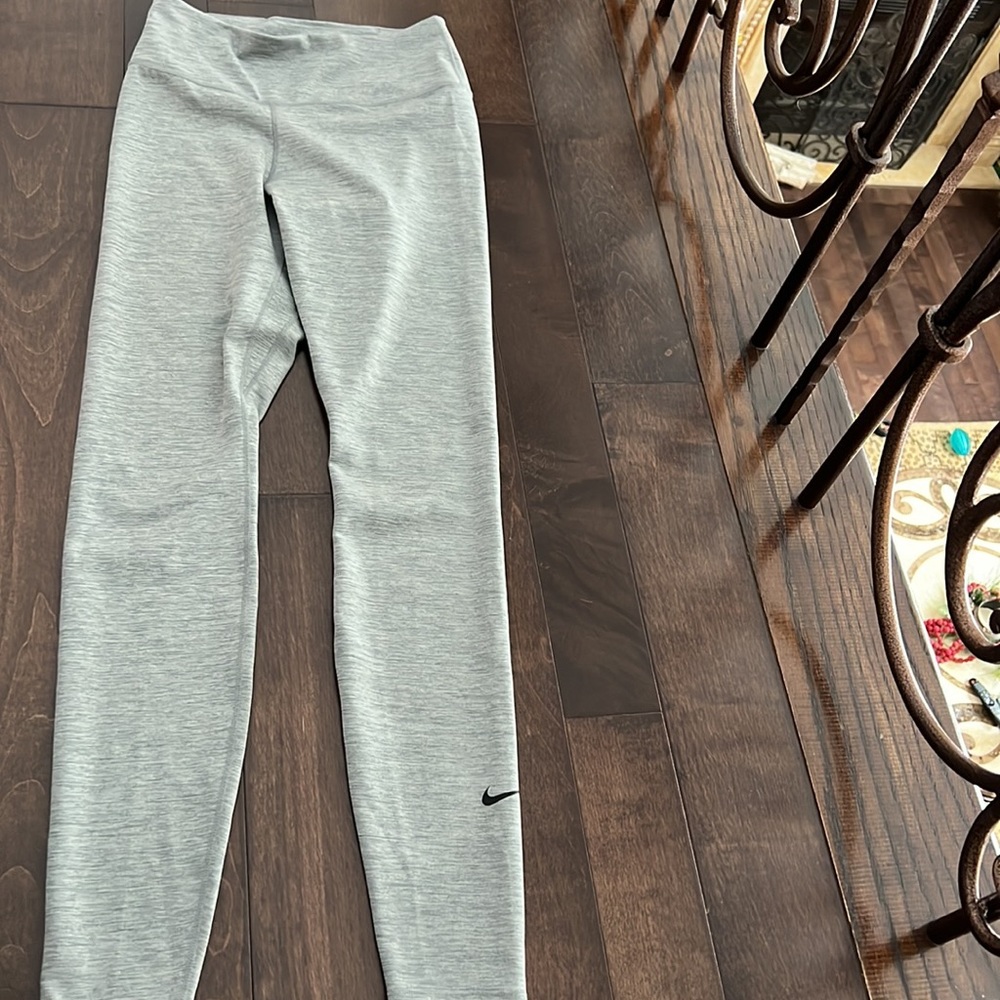 Like new grey Nike leggings XS